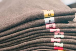 Durable laminated size divider labels for boutique clothing racks, SL818 template by GemmeLabel